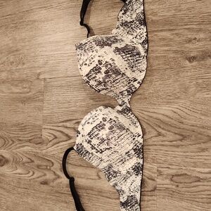 PINK Victoria's Secret Where Everywhere T-Shirt Lightly Lined Bra 32D